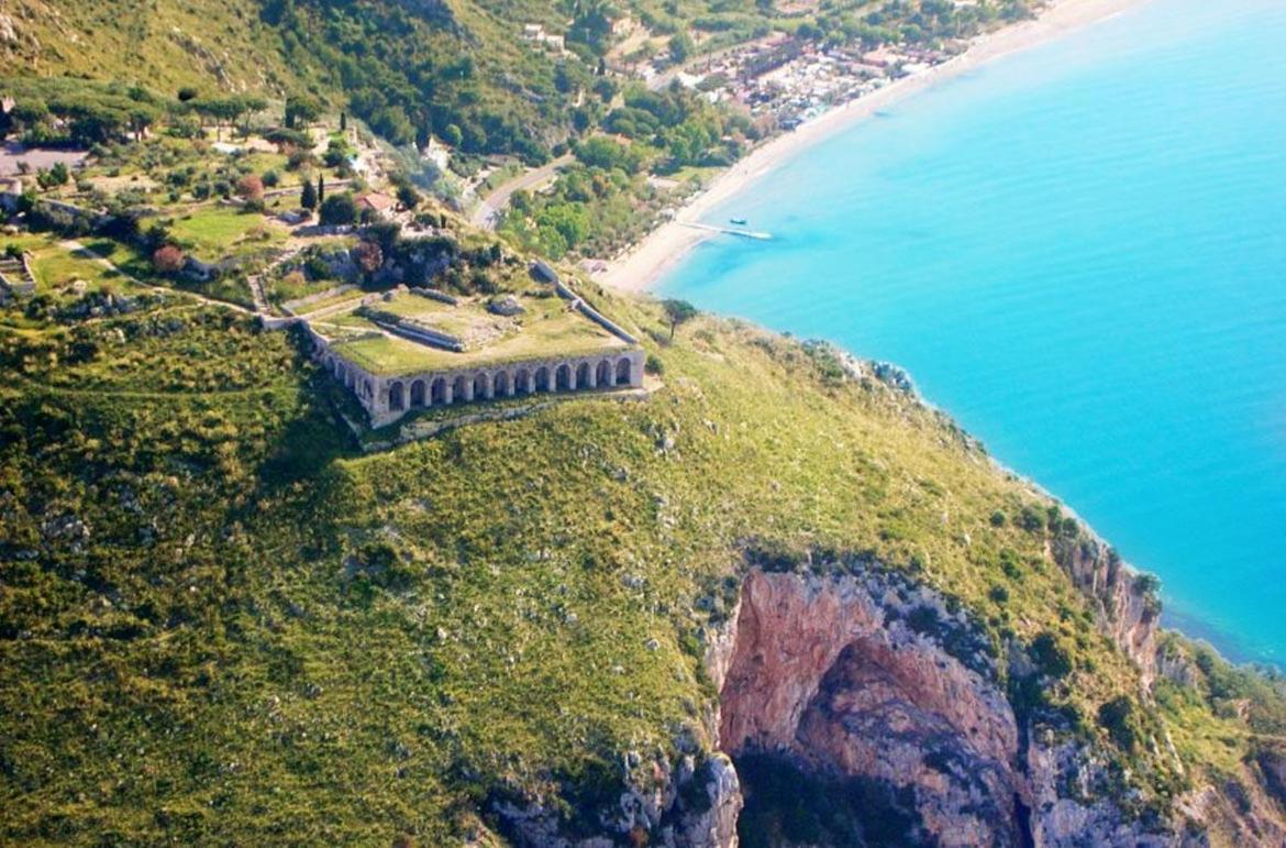 Incantevole Attico 1Minuto Dal Mare Wifi Netflix Terracina Dış mekan fotoğraf